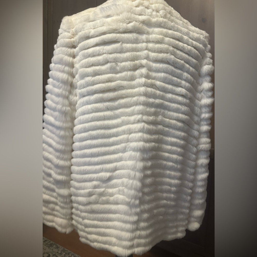 Elegant White Fur Coat- Maison D’Angelann - Picture 4 of 9